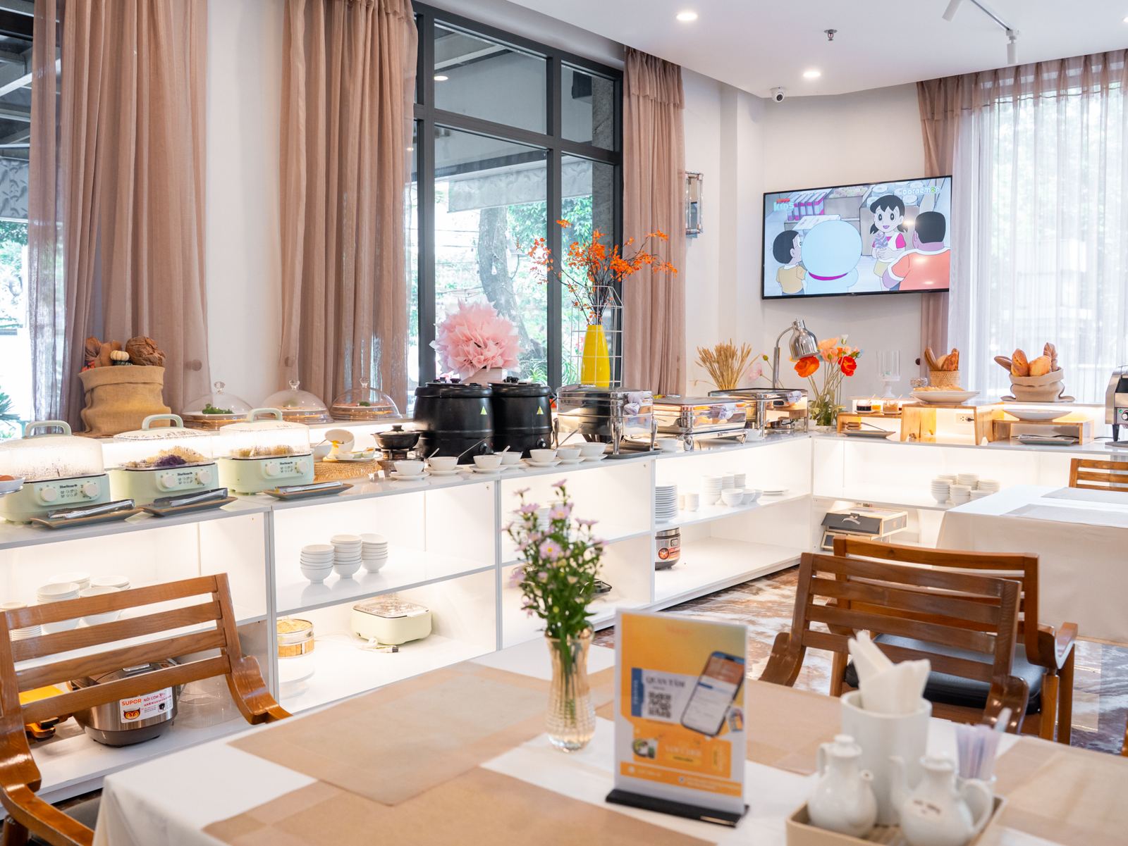 Quầy buffet sáng tại Mango