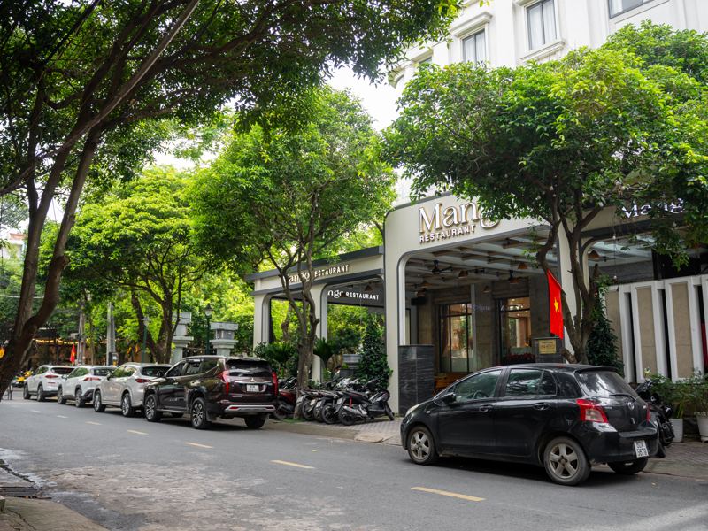 Lối vào nhà hàng